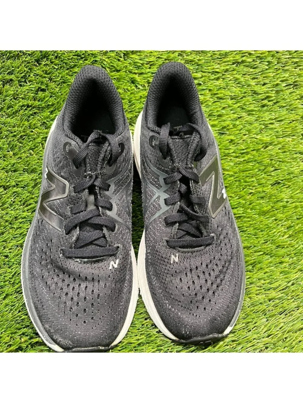 New Balance Fresh Foam X860v13 Boys Size 2Y Black White Running Shoes Sneakers
